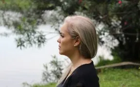 Bambbu Cosméticos: pioneira nacional no cuidado dos fios grisalhos