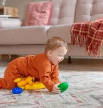 Brinquedos para bebê de 8 meses: o que observar antes de comprar